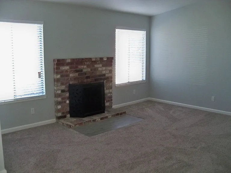 2712 Peek Ct — Photo 3