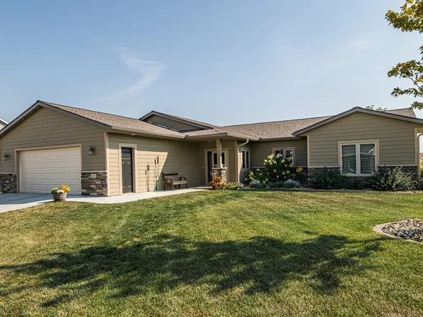 836 Grand Ridge Dr NE, Byron, MN 55920