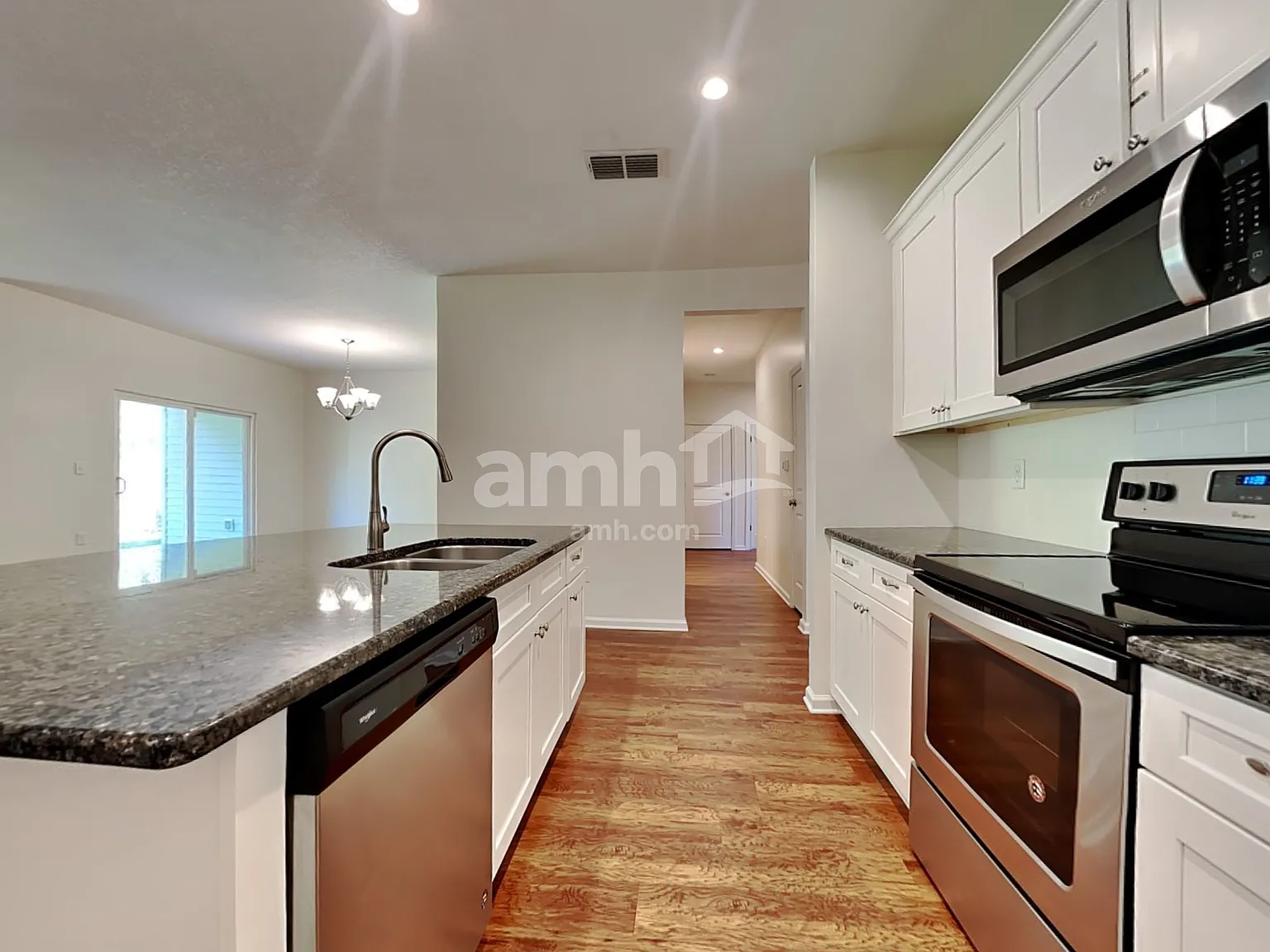 4 bed, 2.0 bath, 1772 sqft, $2,030 — Photo 3