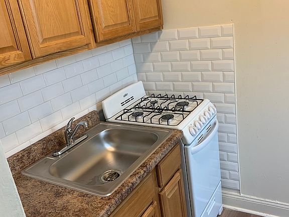 2nd image of 127 E Roosevelt Blvd #2C