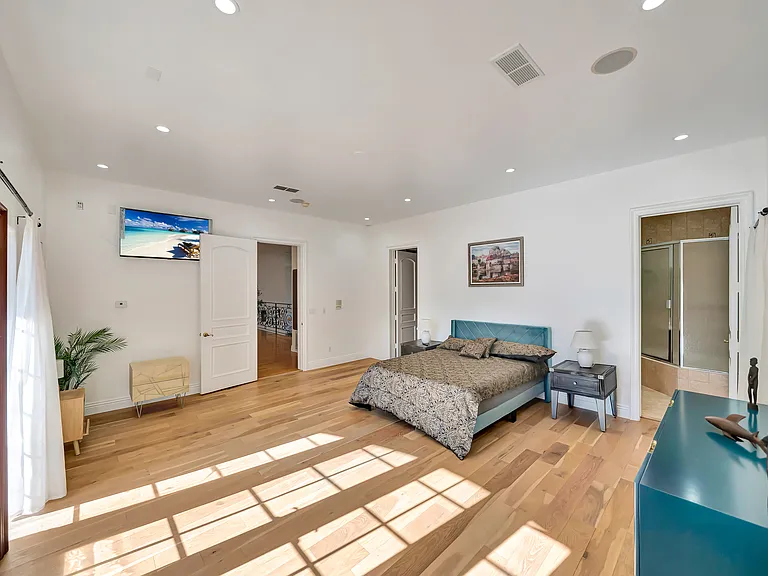 7735 Wilbur Ave — Photo 76