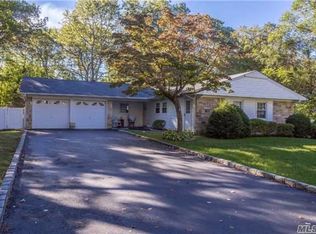 14 Stockton Ln, Stony Brook, NY 11790