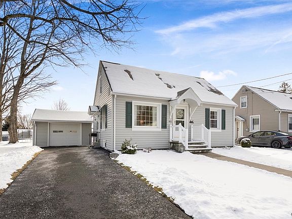 3rd image of 811 Massena Ave