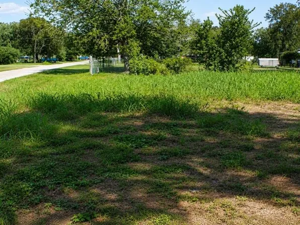 LOT 5 SW Saint Ave, Waelder, TX 78959