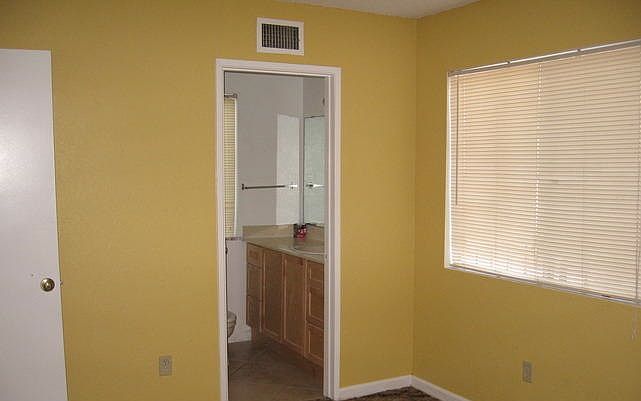 2nd image of 1589 Honeysuckle Ln