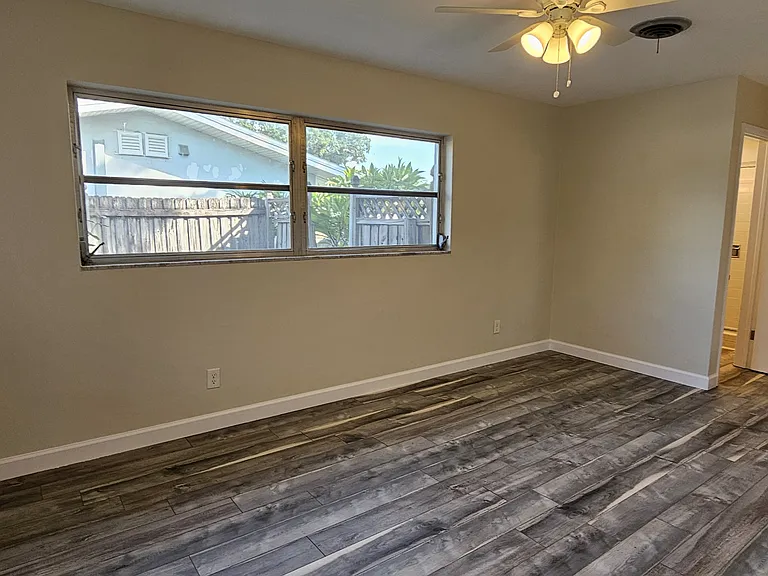 1329 Fairfield Dr — Photo 15