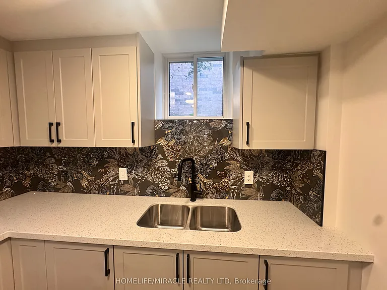 14 Berton Blvd — Photo 7