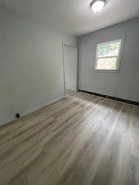 3 bed, 900 sqft, $1,000 — Photo 4