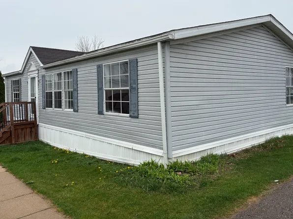 8422 Quill Dr, Fenton, MI 48430