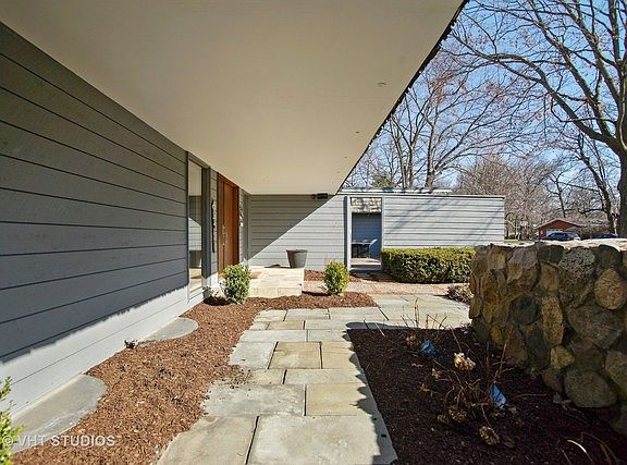 3rd image of 196 E Oaksbury Ln