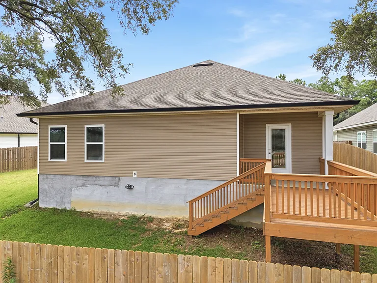 209 Camellia Dr — Photo 35