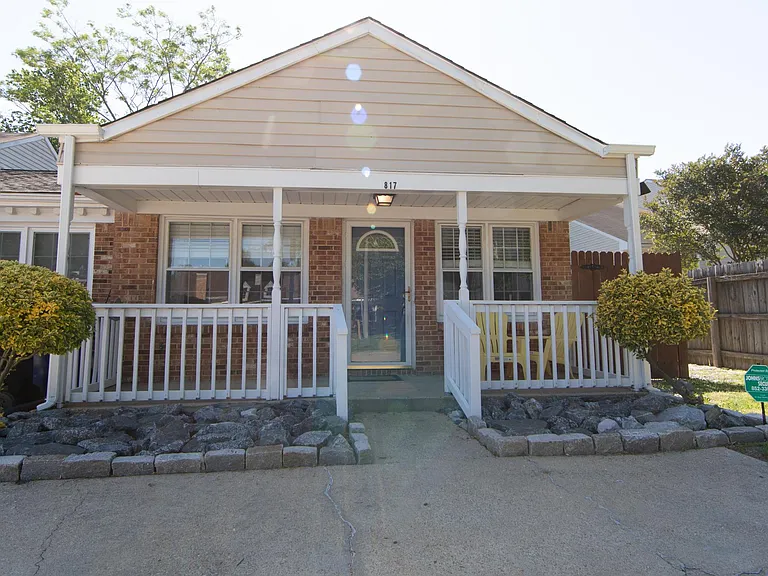 817 Chalk Ct — Photo 5