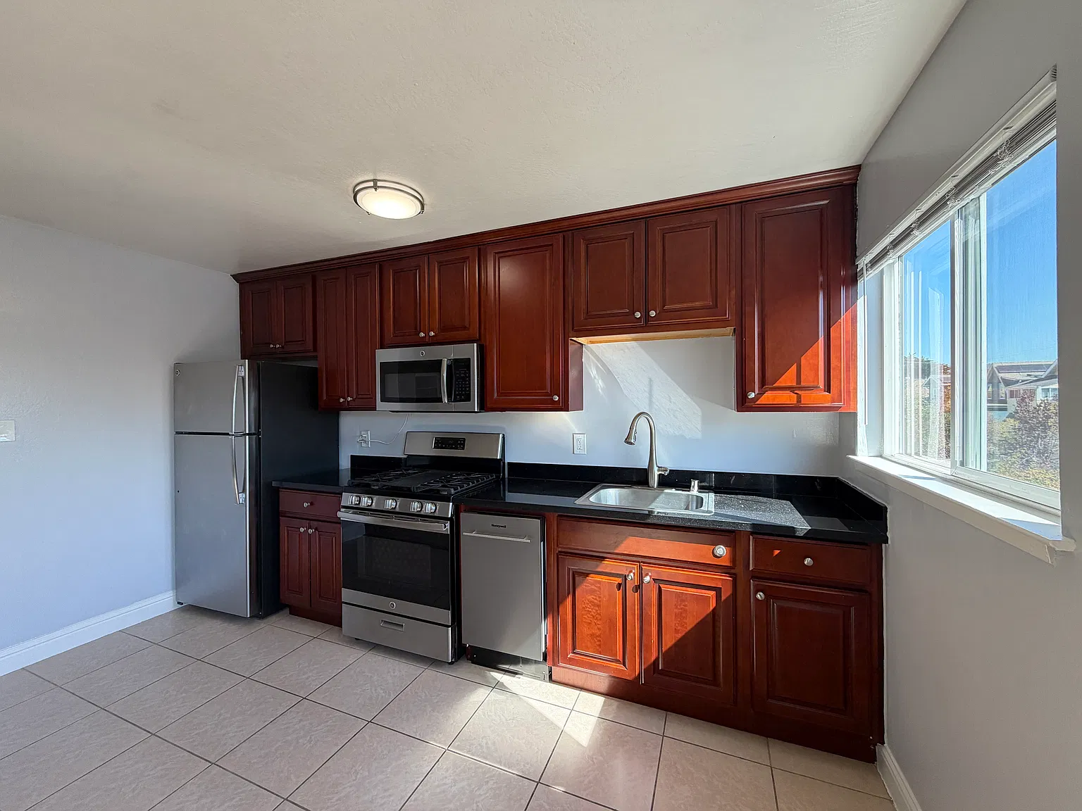Studio, 500 sqft, $1,850 — Photo 3