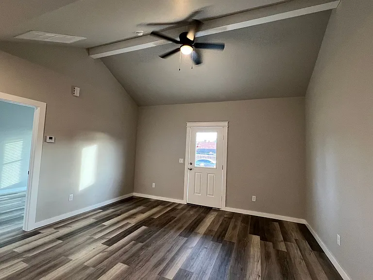 1128 W Iowa Ave — Photo 6