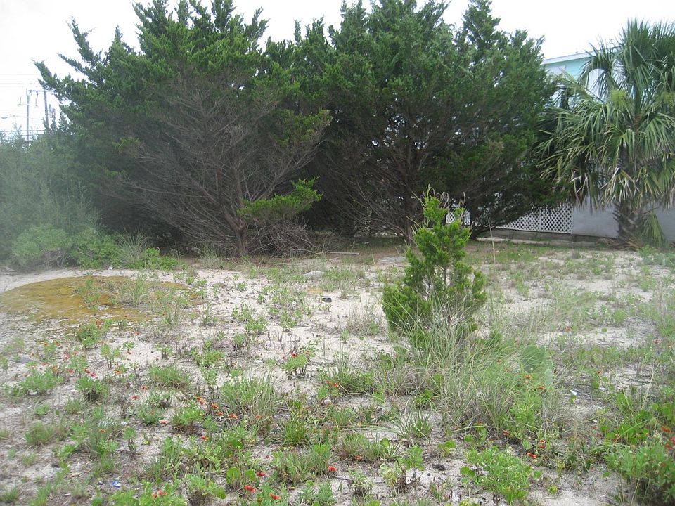 2nd image of 910 Carolina Beach Ave S