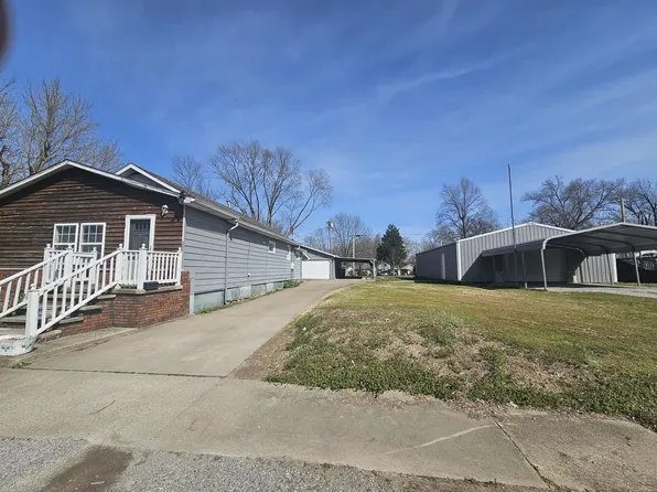 606 Orchard St, West Frankfort, IL 62896