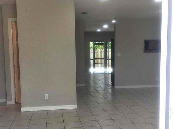 2nd image of 6195 Wauconda Way W