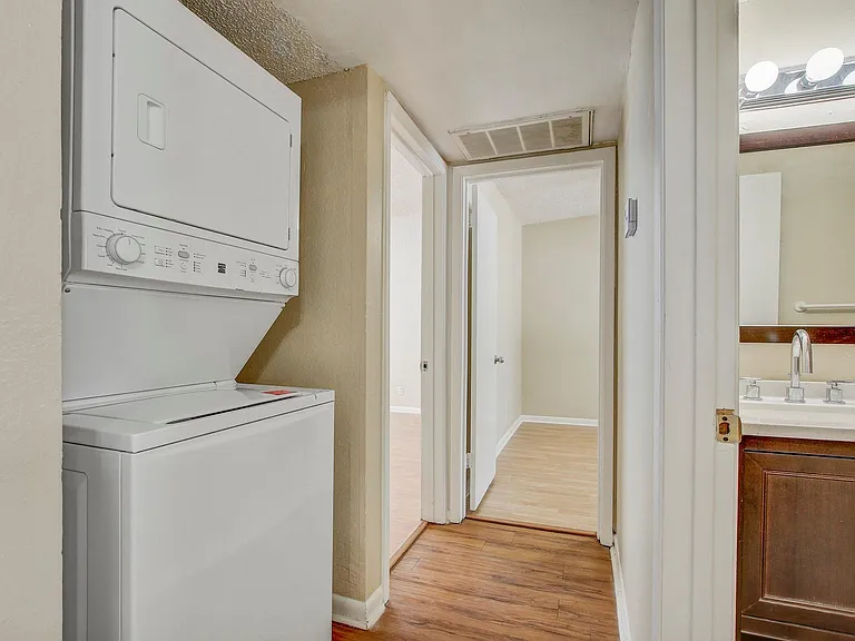 2408 Longview St #211 — Photo 13