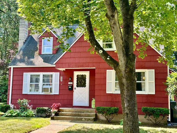 10 Circle Drive, Windsor Locks, CT 06096