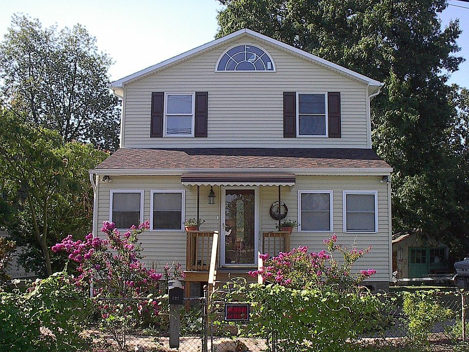 Beautifully remodeled WATERFRONT home!