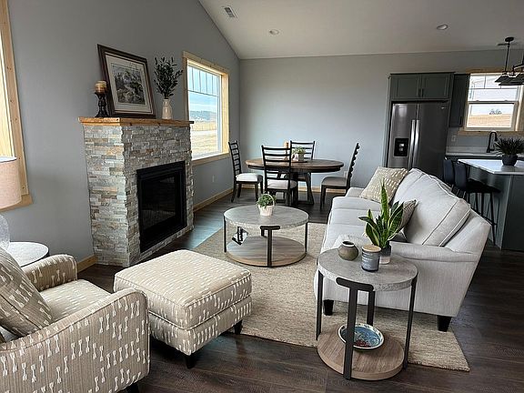 4th image of 340 Whitney St