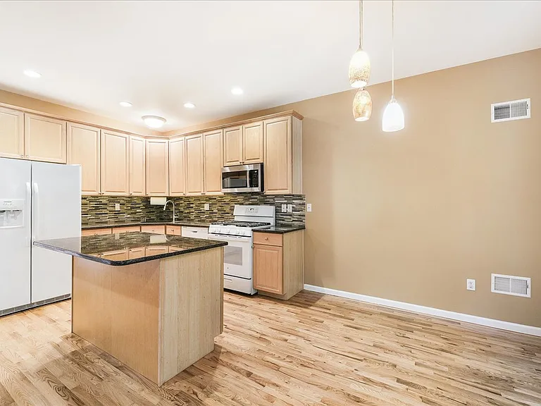 58 Alexander Ct — Photo 17
