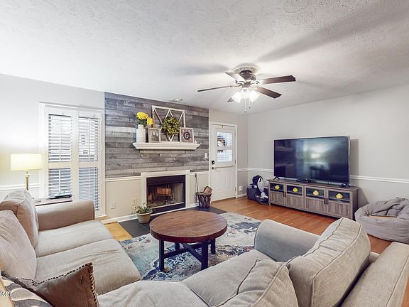 3rd image of 10504 Burns Ct