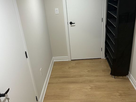 5th image of 25 Roma Dr #Basement