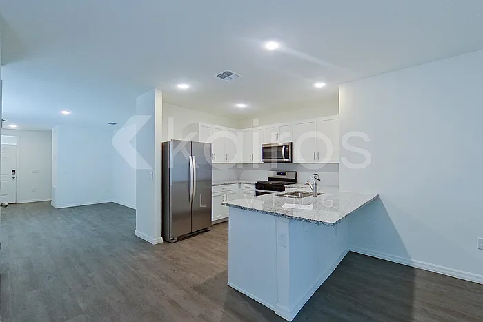3 bed, 2.0 bath, 1504 sqft, $2,025 — Photo 4