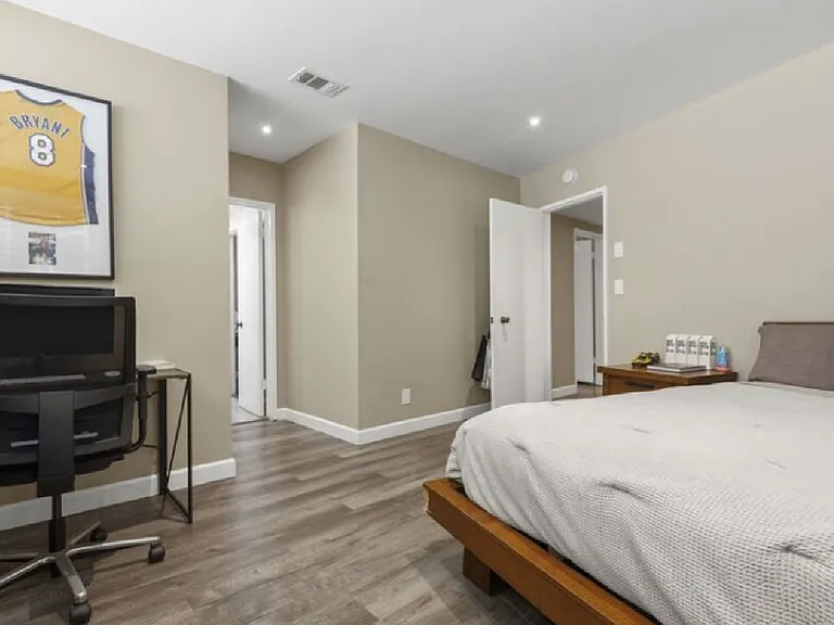 6524 S Holt Ave — Photo 5