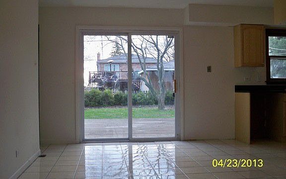 3rd image of 827 12th Ave