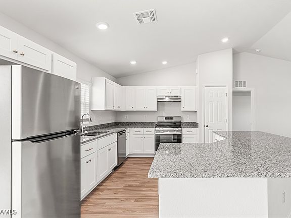 5th image of 3011 NW 16th Pl