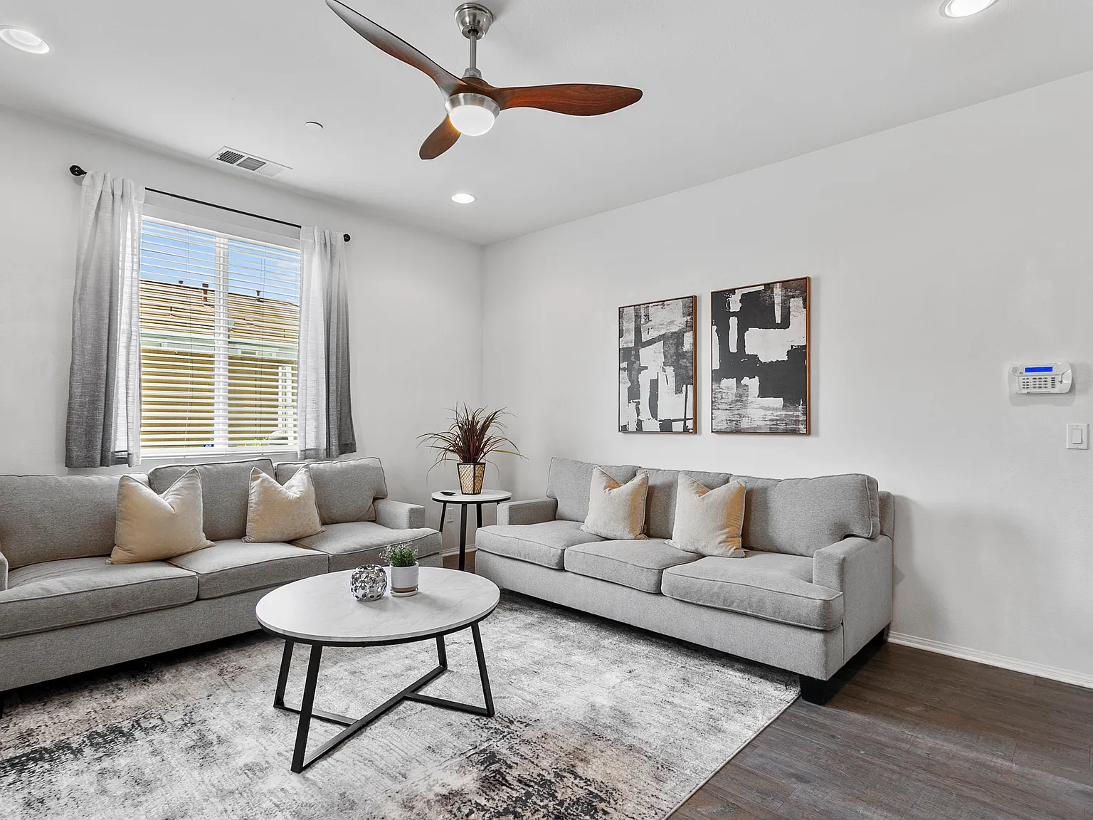 3 bed, 2.5 bath, 1668 sqft, $6,000 — Photo 1