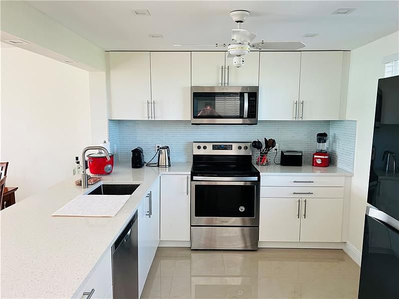 1st image of 200 SE 5th Ave APT 501