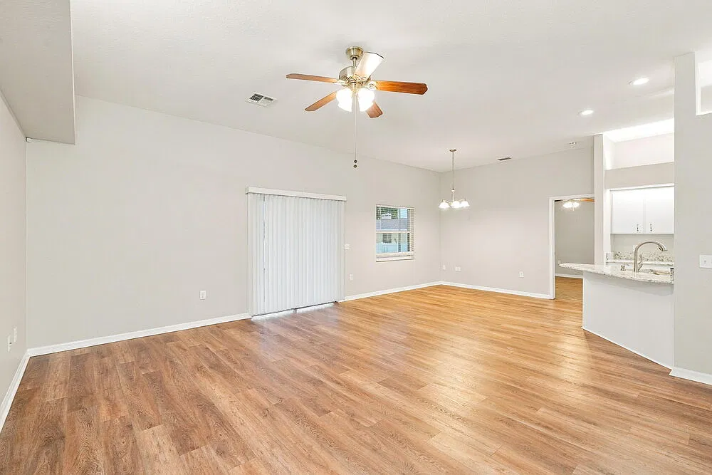 3 bed, 2.0 bath, 2049 sqft, $1,980 — Photo 3