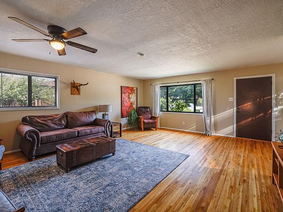 4th image of 2705 Valencia Dr NE