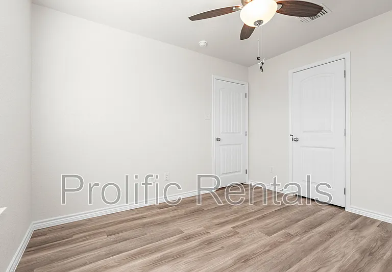 106 Logan Ct #B — Photo 24