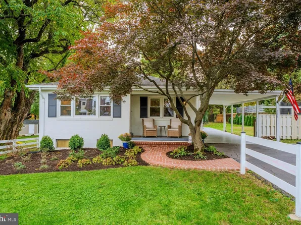 311 Edwards Ferry Rd NE, Leesburg, VA 20176