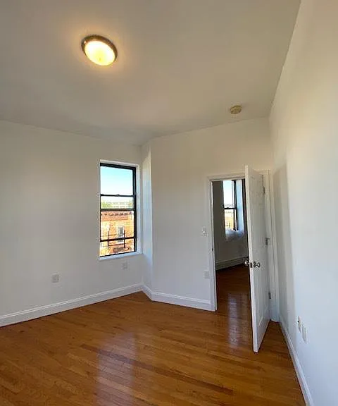 5940 Myrtle Ave #3 — Photo 4