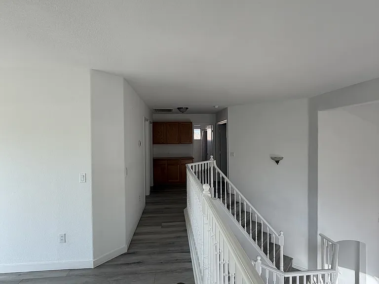 1124 W Laurel Ave — Photo 2