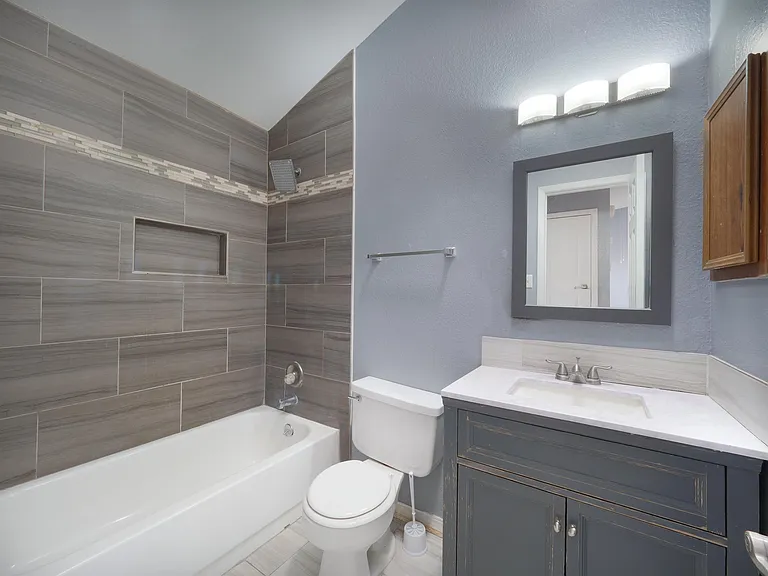 1901 Lake Omega St #A — Photo 15