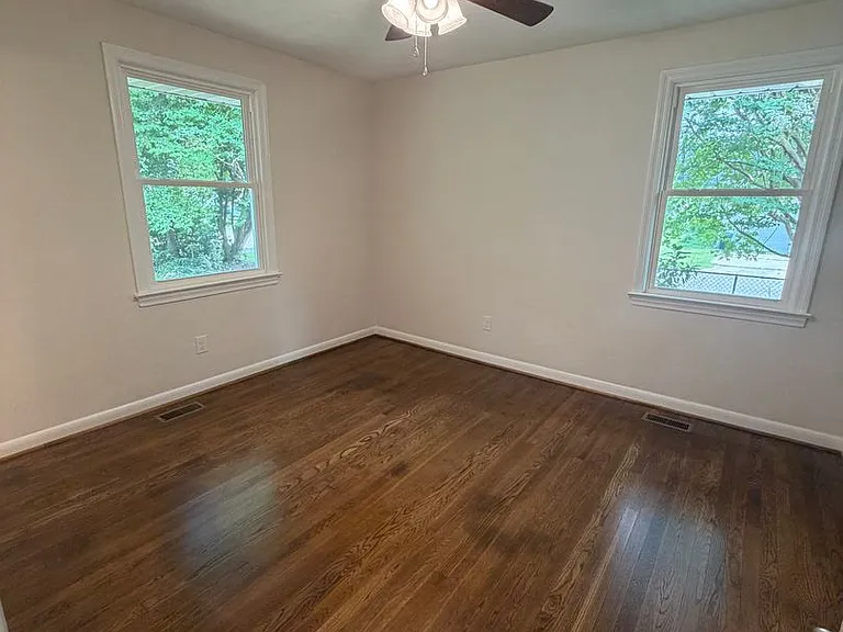 1221 Burlington Rd — Photo 10