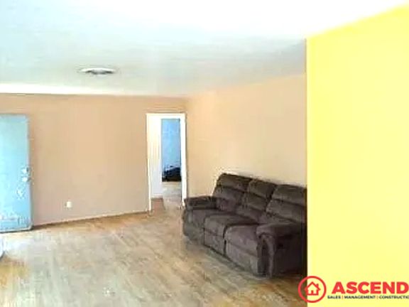 3rd image of 117 Cypress St