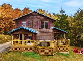 3022 Crestview Ct, Sevierville, TN 37862