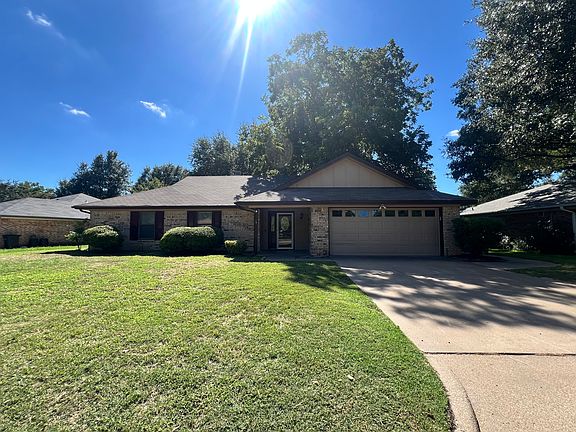 2nd image of 1006 Meadowlark Ln