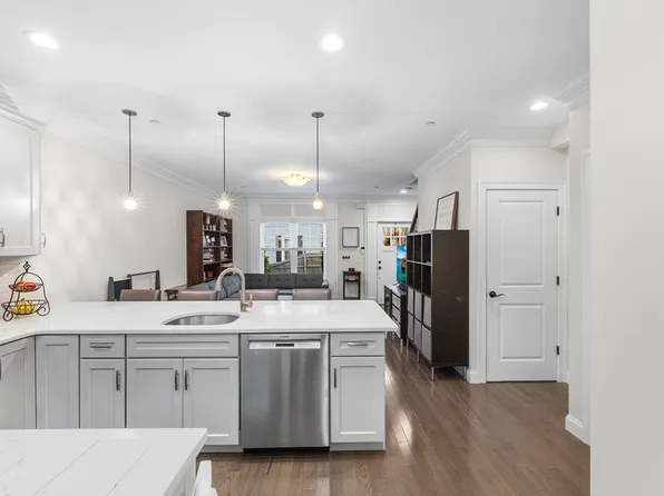 4 Tremont Pl #4, Brighton, MA 02135