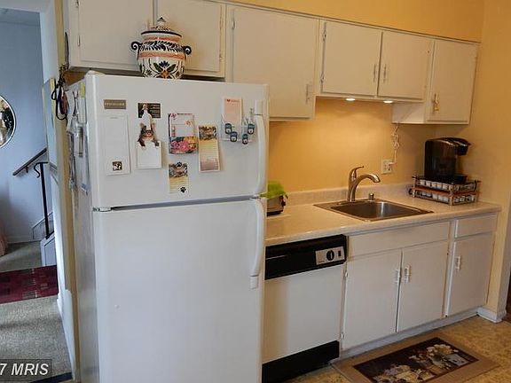 3rd image of 6065 Wycoff Sq