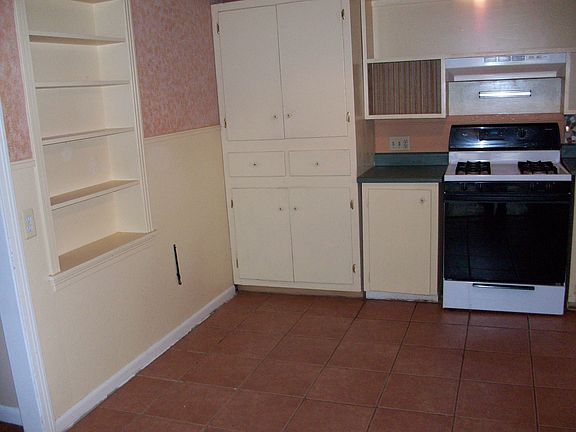 4th image of 1705 Wilshire Pl