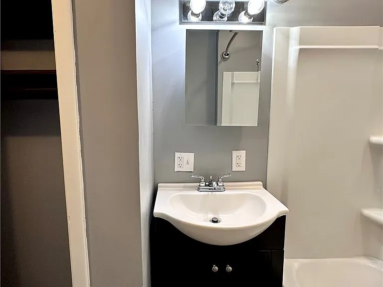 688 Columbus Pkwy — Photo 11