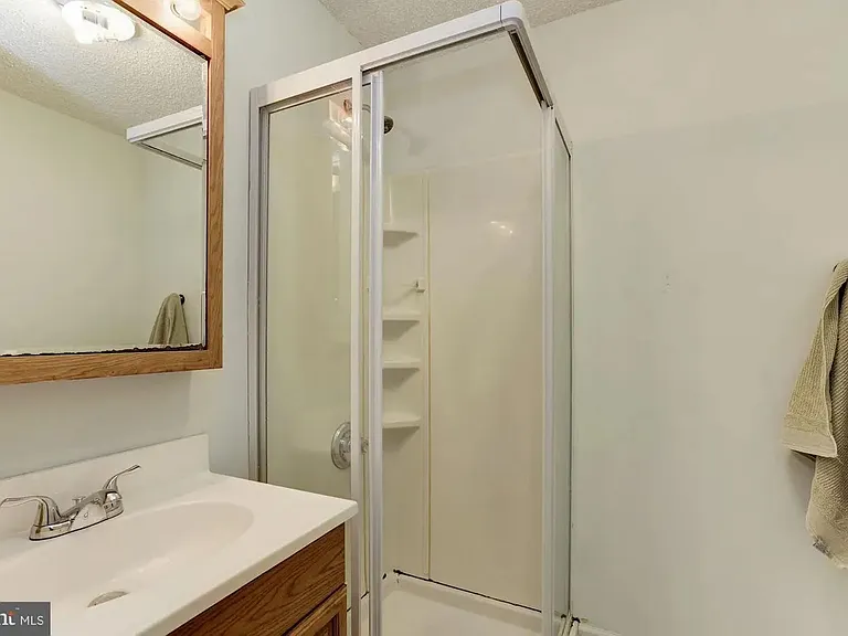 208 Goldsborough Dr — Photo 25